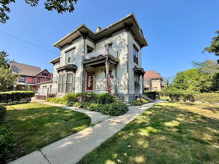 63 Michigan St NE — Photo 16