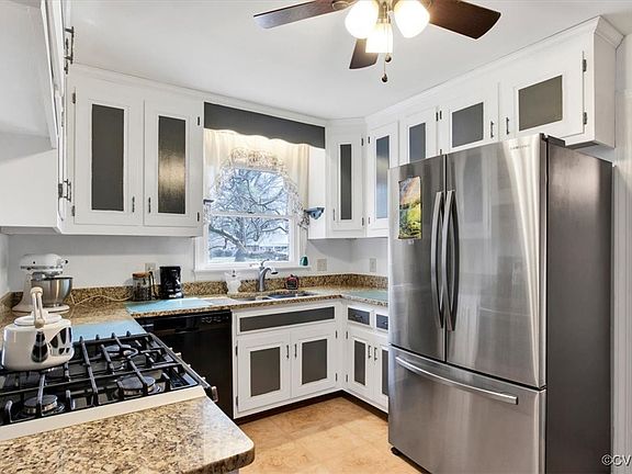 4th image of 1270 Riverview Dr