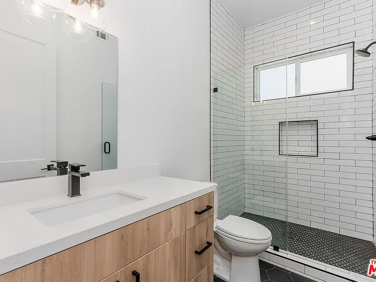 1821 N Ashmore Pl #1 — Photo 11