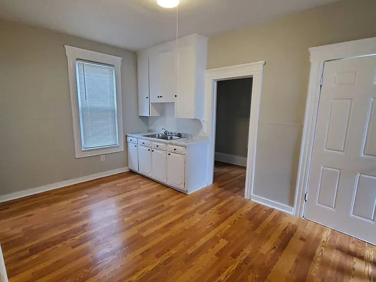 4216 Clybourne Ave — Photo 10
