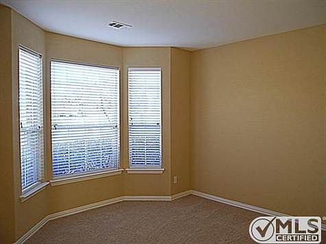 3rd image of 2061 Glencoe Dr