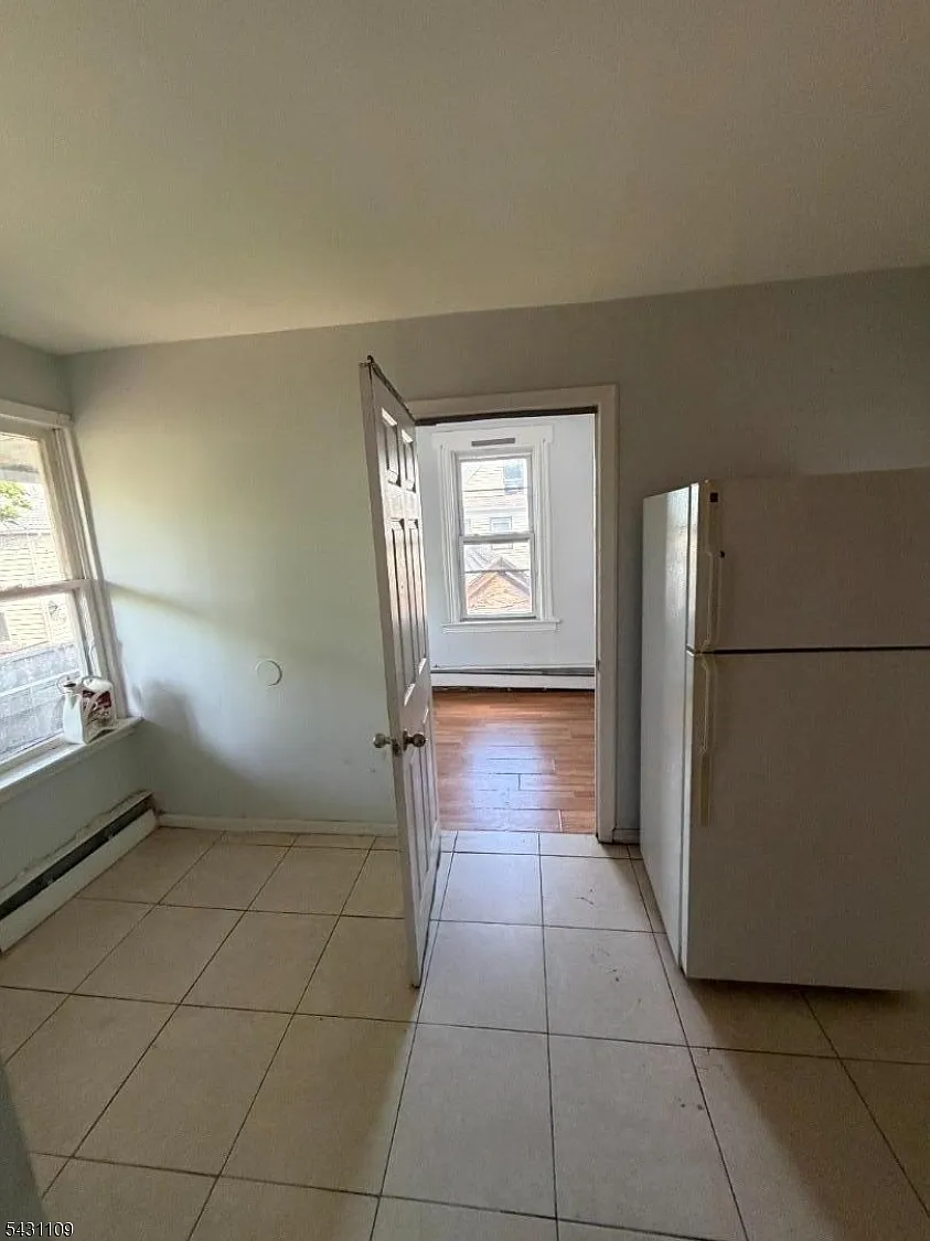 5 bed, 1.0 bath, $3,150 — Photo 4