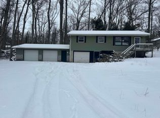 21638 Sandy Dr, Sturgis, MI 49091