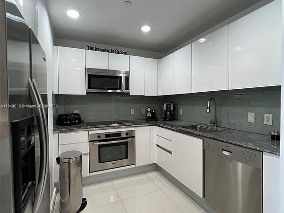 4th image of 1050 Brickell Ave APT 814