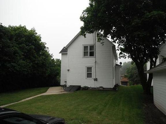 2nd image of 158-160 E Prospect St