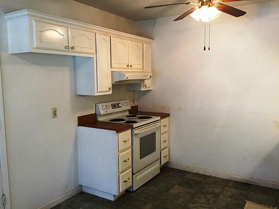 3rd image of 3908 Townsend Dr