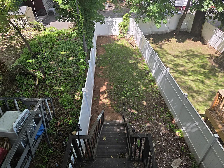 241 1/2 Hawthorne Ave — Photo 11