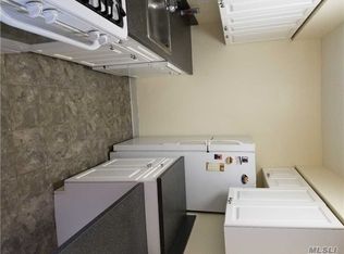 226 Pointe Cir N, Coram, NY 11727