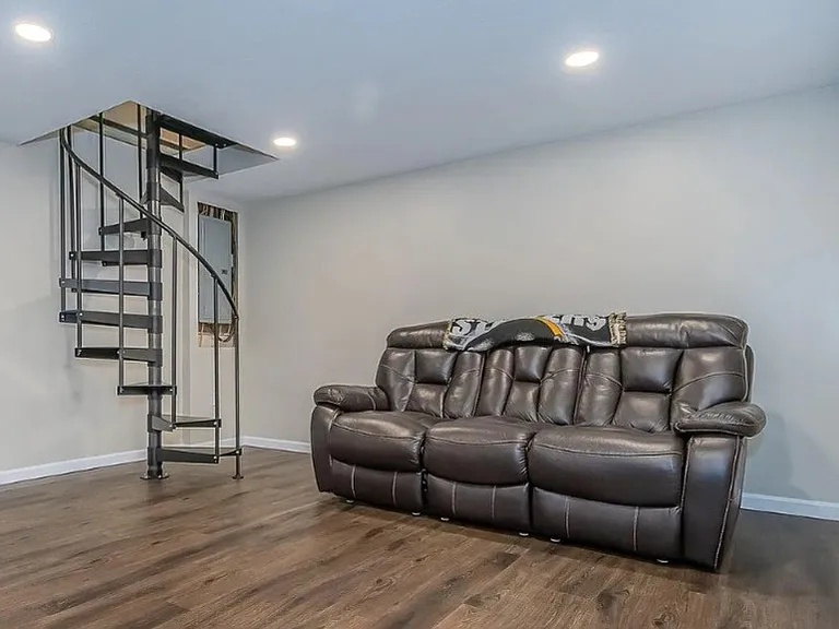 704 Old Crellin Rd — Photo 16