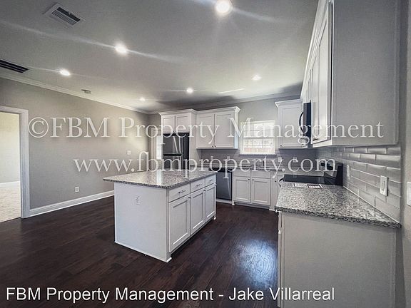 5th image of 811 Woodcrest Dr