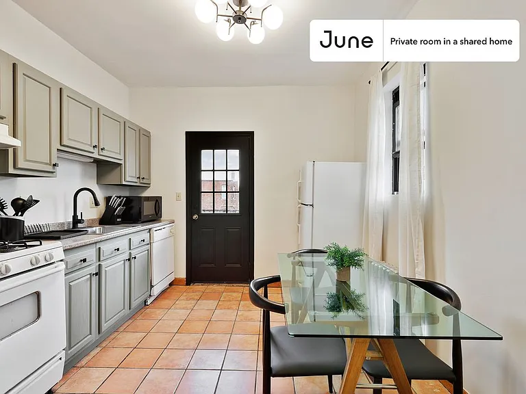 33 Egremont Rd #D — Photo 5