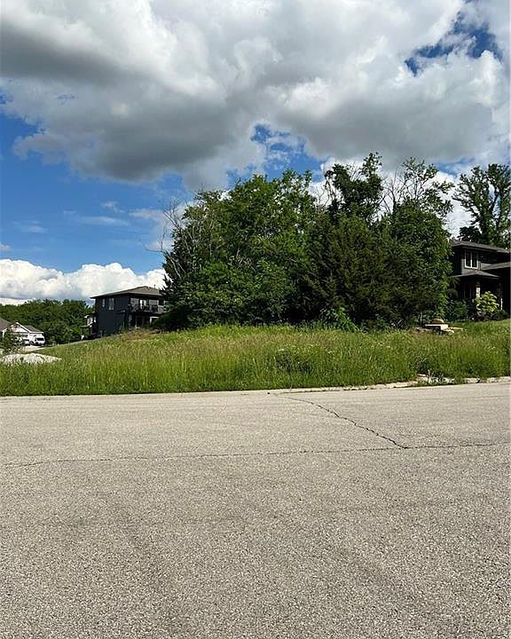 2nd image of 360 S Overlook St
