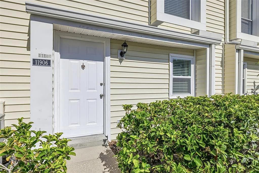 2 bed, 1.5 bath, 960 sqft, $1,800 — Photo 3