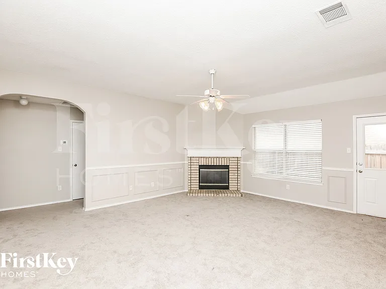 2529 Rivers Edge Dr — Photo 3