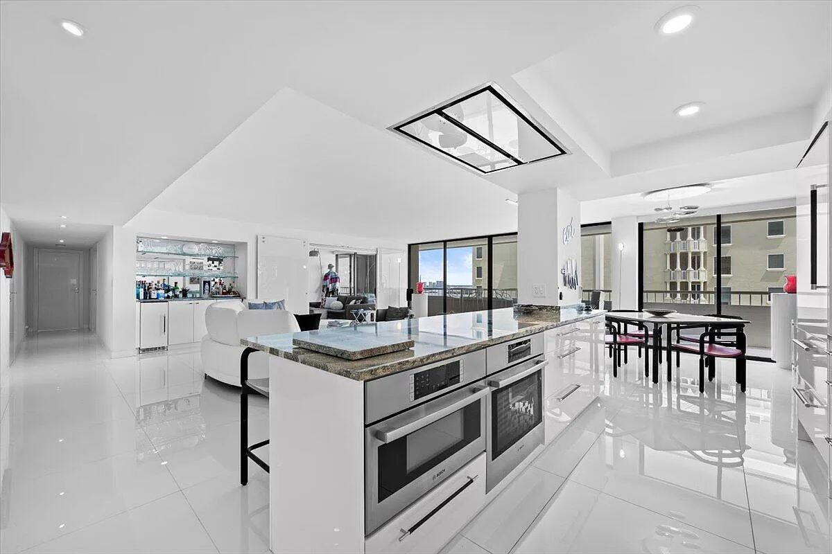 5280 N Ocean Dr — Photo 1