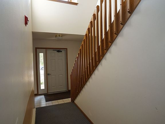 4th image of 102 Joyce Dr APT 1