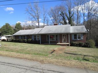 104 Calhoun St, Laurens, SC 29360