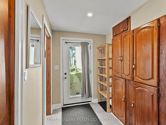 5th image of 4691 Morrison St