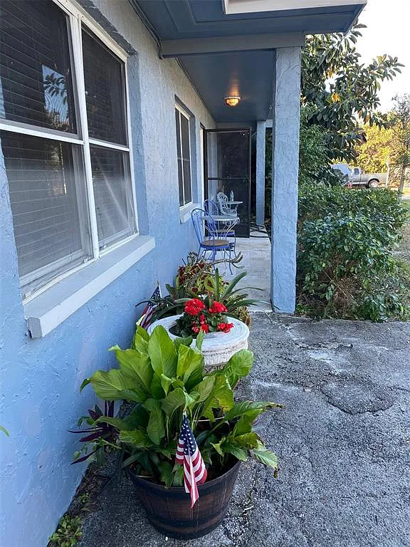 3 bed, 2.0 bath, 1408 sqft, $2,700 — Photo 2