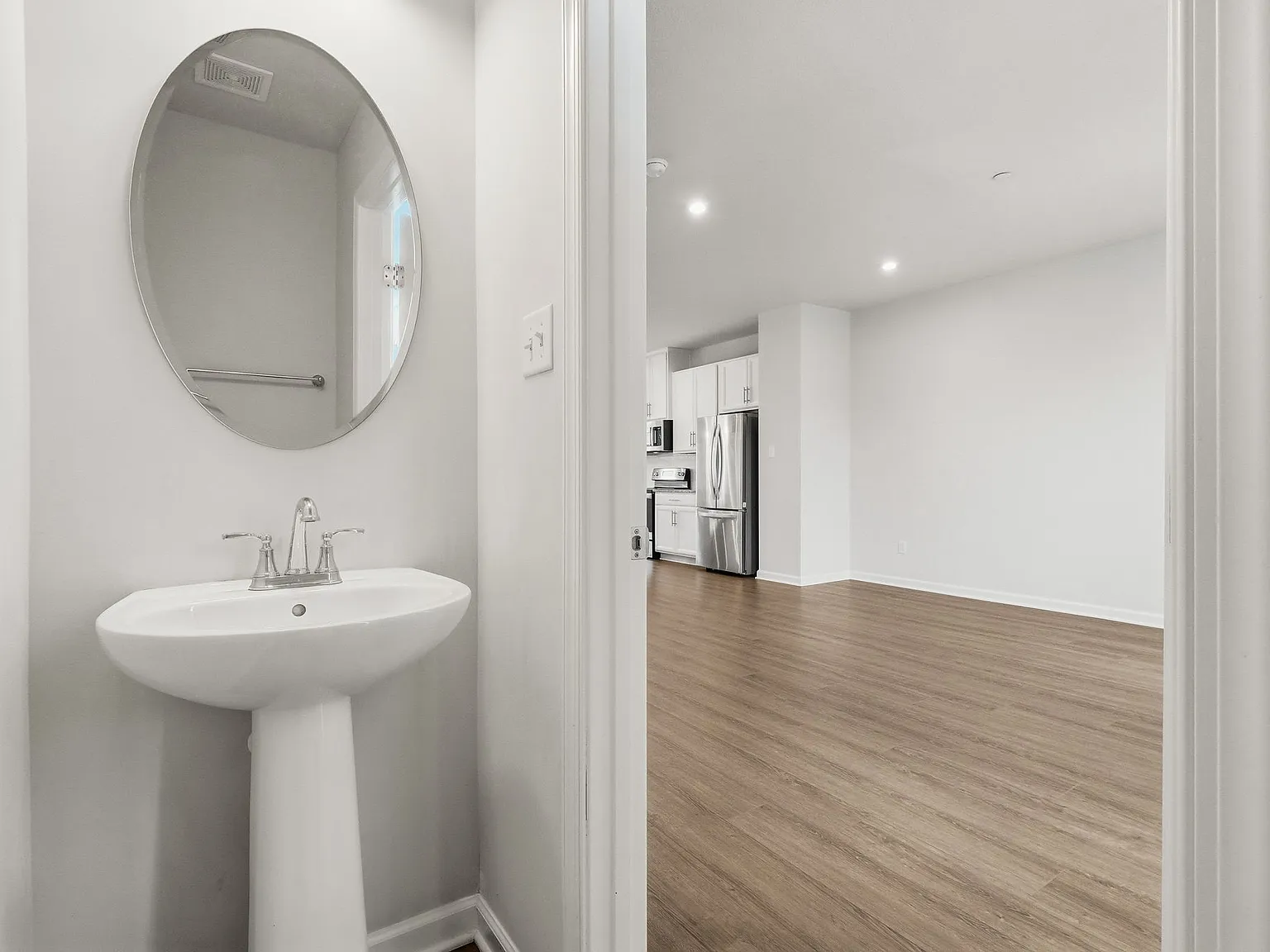3 bed, 2.5 bath, 1539 sqft, $2,300 — Photo 3
