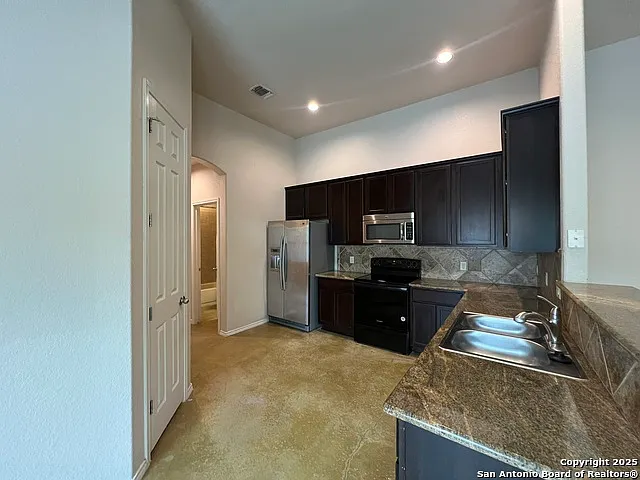 327 Oelkers Dr #B — Photo 9