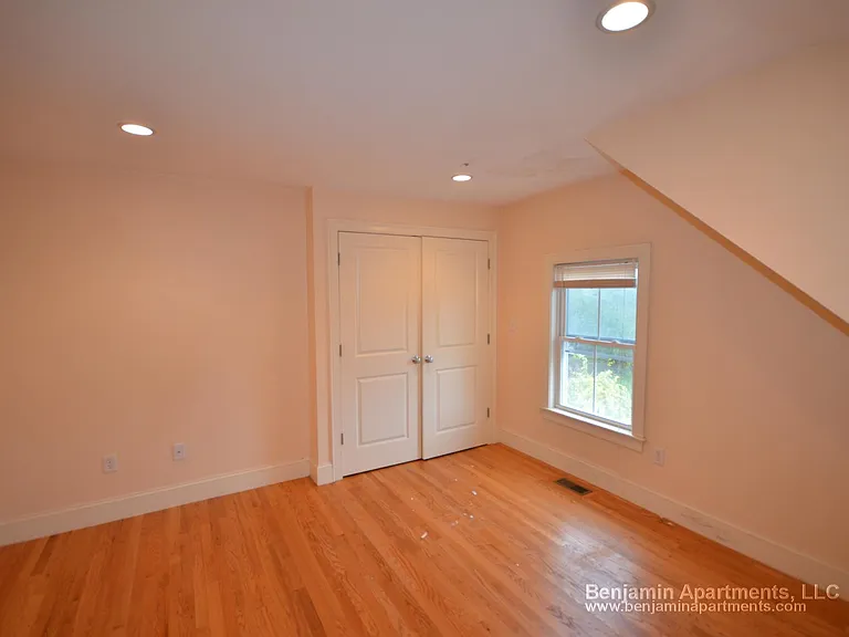 25 Lothrop St #7 — Photo 12