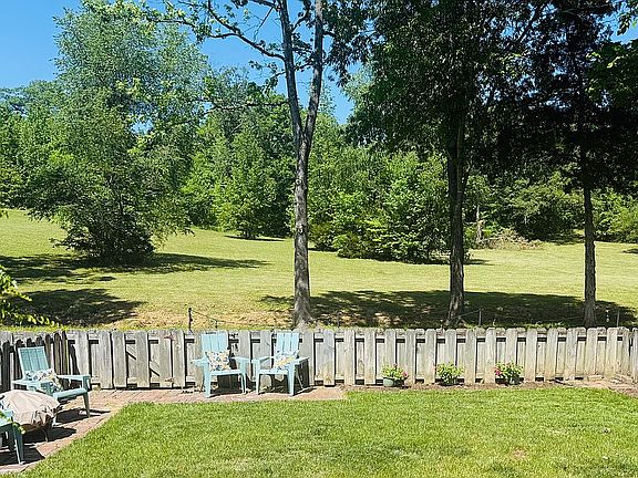 2nd image of 27 Shadowbrook Dr
