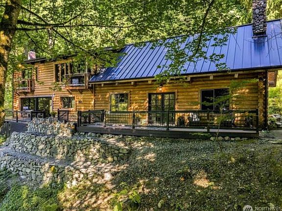 The LOG HOUSE