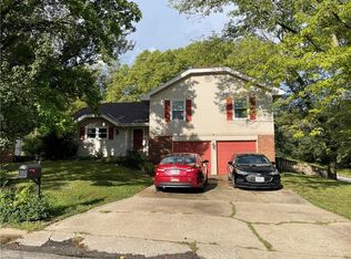 6732 NW Hidden Valley Rd, Parkville, MO 64152