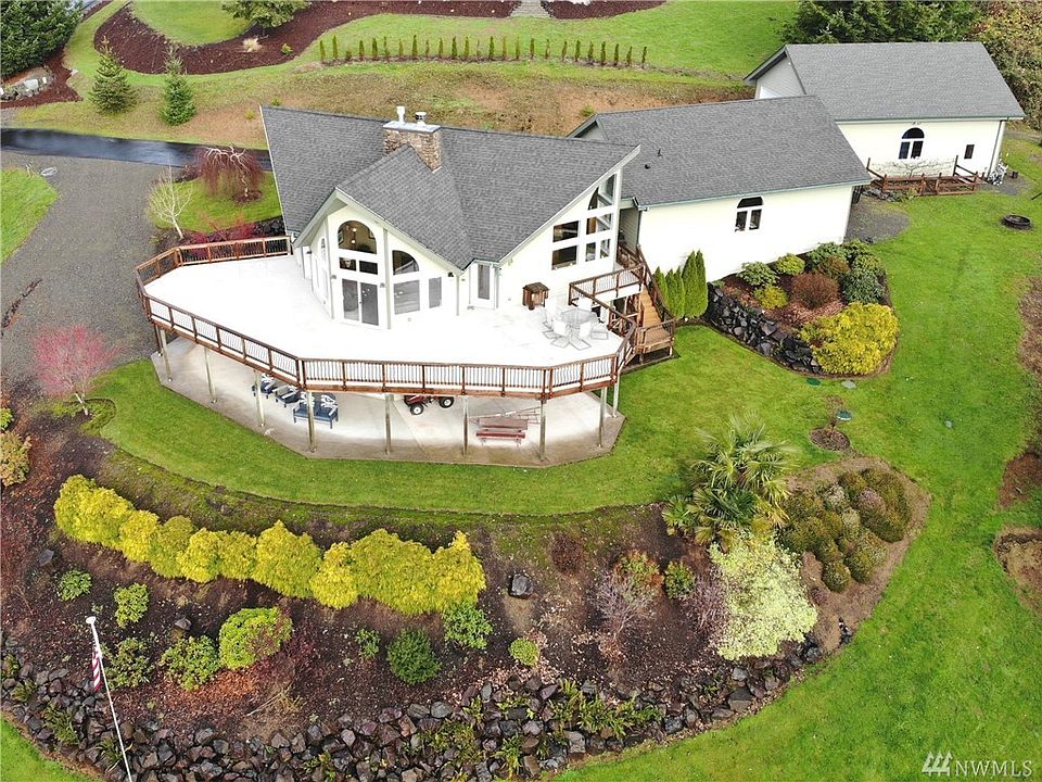Welcome to the beautiful property in Centralia! This amazing home is situated on two acres with stunning views of the valley.