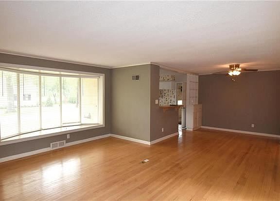 4th image of 3816 W 61st Ter