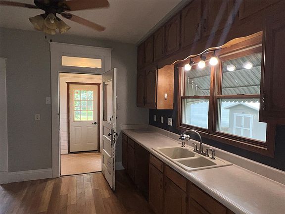 5th image of 309 E State St