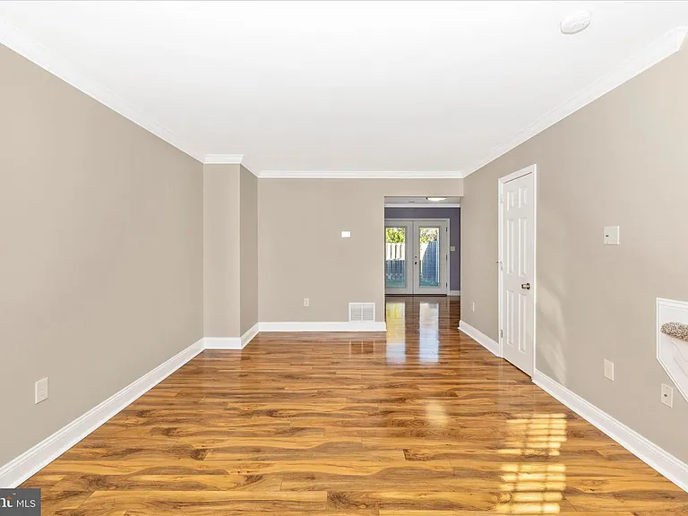 557 Lancaster Pl — Photo 4