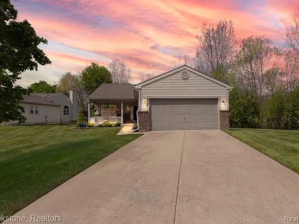 12465 Pagels Dr #22, Grand Blanc, MI 48439