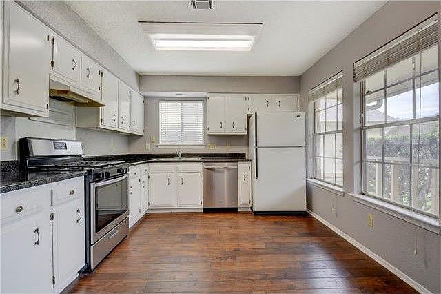 1st image of 9811 Meadowheath Dr