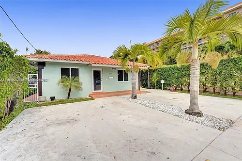 2747 SW 17th St Photo 1