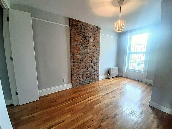 5th image of 123 Tompkins Ave APT 4L