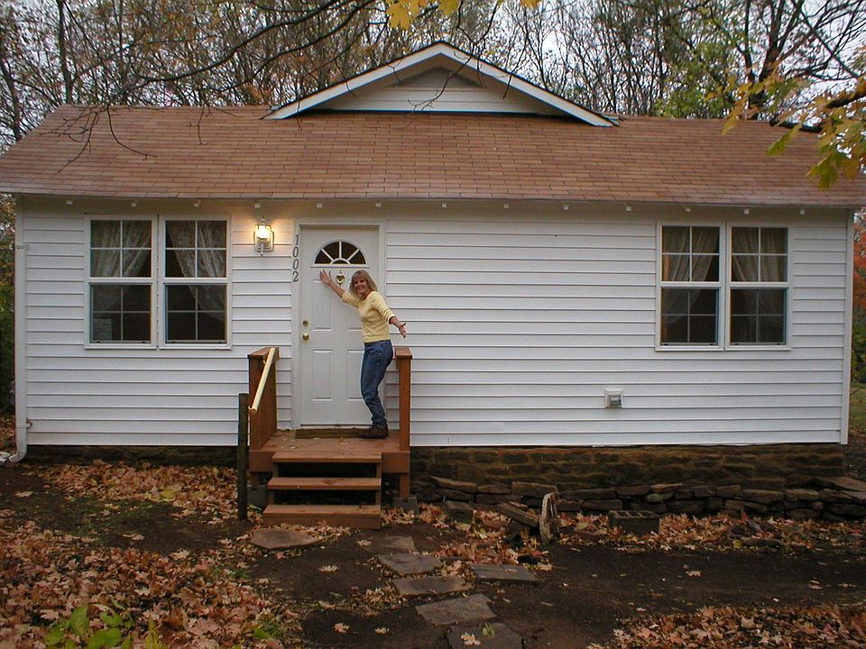 1st image of 1002 S College Ave
