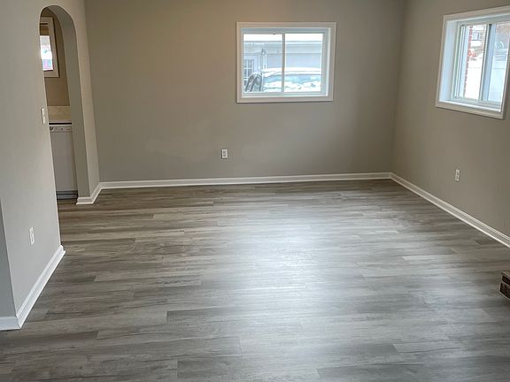 2nd image of 213 Poplar Ave