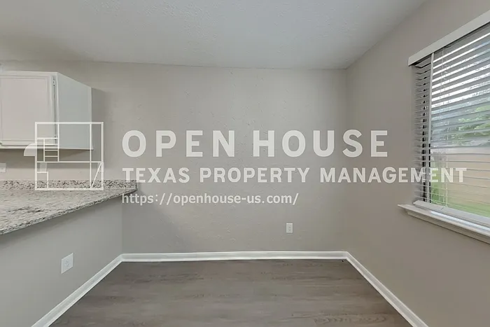 28811 Stapleford St — Photo 6