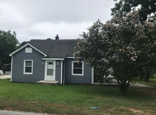 307 E Pleasant St, Roseboro, NC 28382