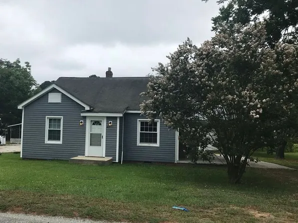 307 E Pleasant St, Roseboro, NC 28382