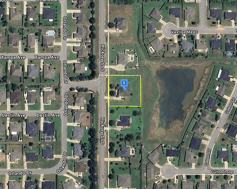 2nd image of 410 Owl St