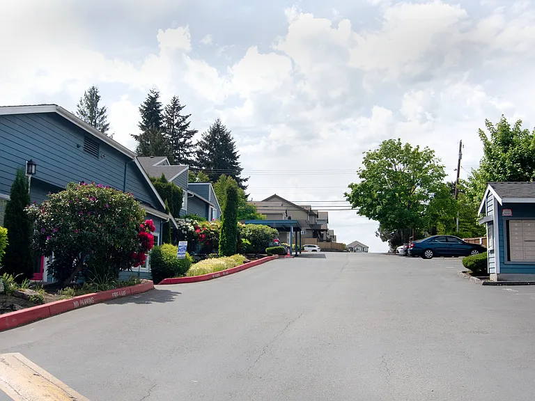 16817 Larch Way E #E105 — Photo 40