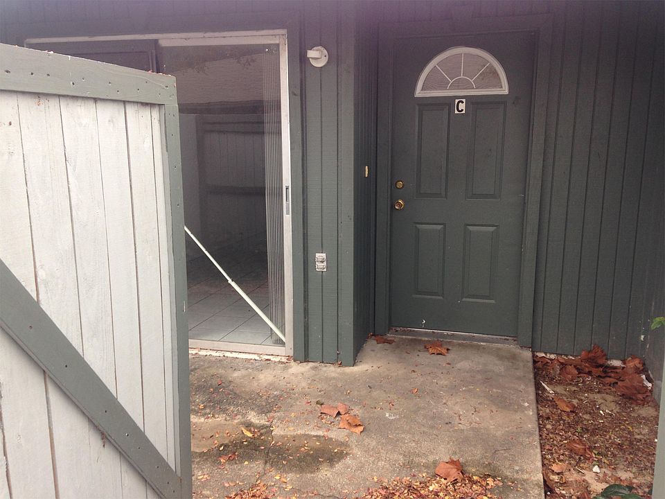 2nd image of 3030 SE 53rd Ct APT C