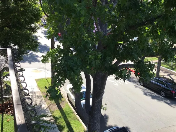 350 N Oakhurst Dr APT 201, Beverly Hills, CA 90210