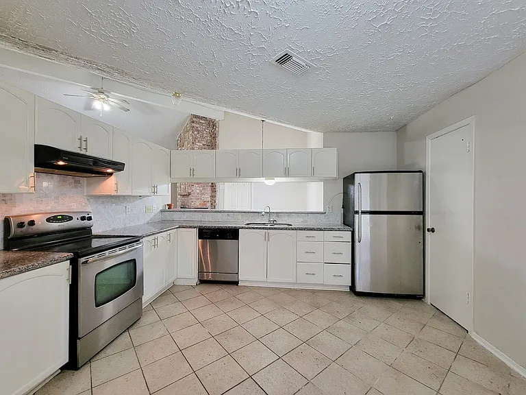 9415 Beckford Dr — Photo 5