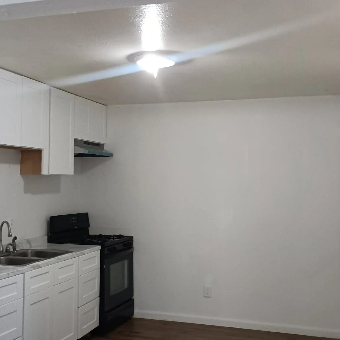3 bed, 1000 sqft, $1,950 — Photo 1