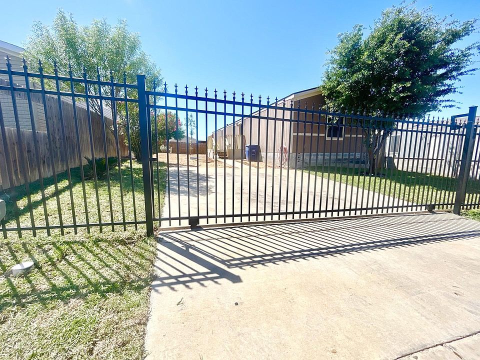 1st image of 2609 La Parra Ln