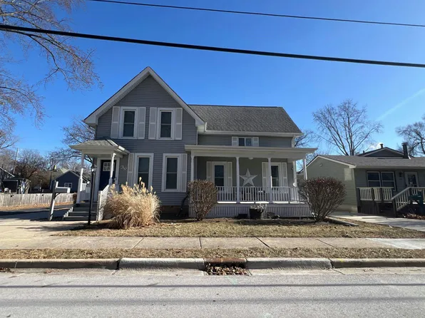 38 N Green St, Carpentersville, IL 60110